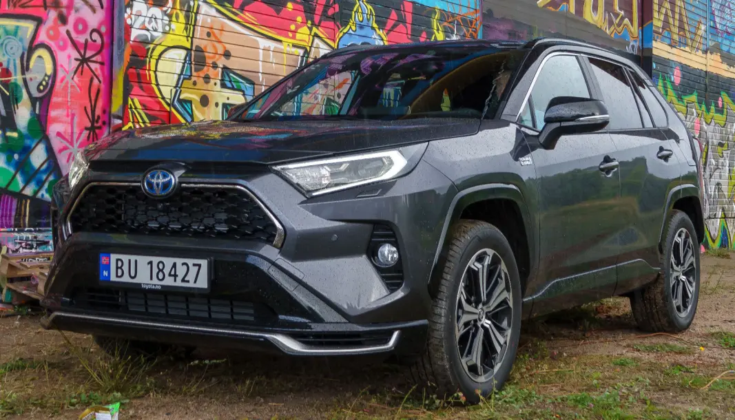 <span class="font-weight-bold" data-lab-font_weight_desktop="font-weight-bold">FINALIST 1:</span> Toyota RAV4 (ladehybrid) <span class="font-weight-bold" data-lab-font_weight_desktop="font-weight-bold">FINALIST 1:</span> Toyota RAV4 (ladehybrid)