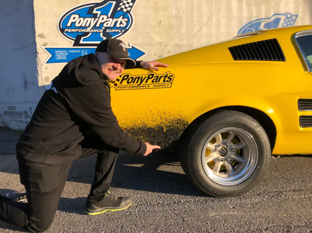 MR. MUSTANG: Med sin bensintørste «Lillegul» har Richard Andersen har forberedt grunnen for elektrisk Mustang. MR. MUSTANG: Med sin bensintørste «Lillegul» har Richard Andersen har forberedt grunnen for elektrisk Mustang.