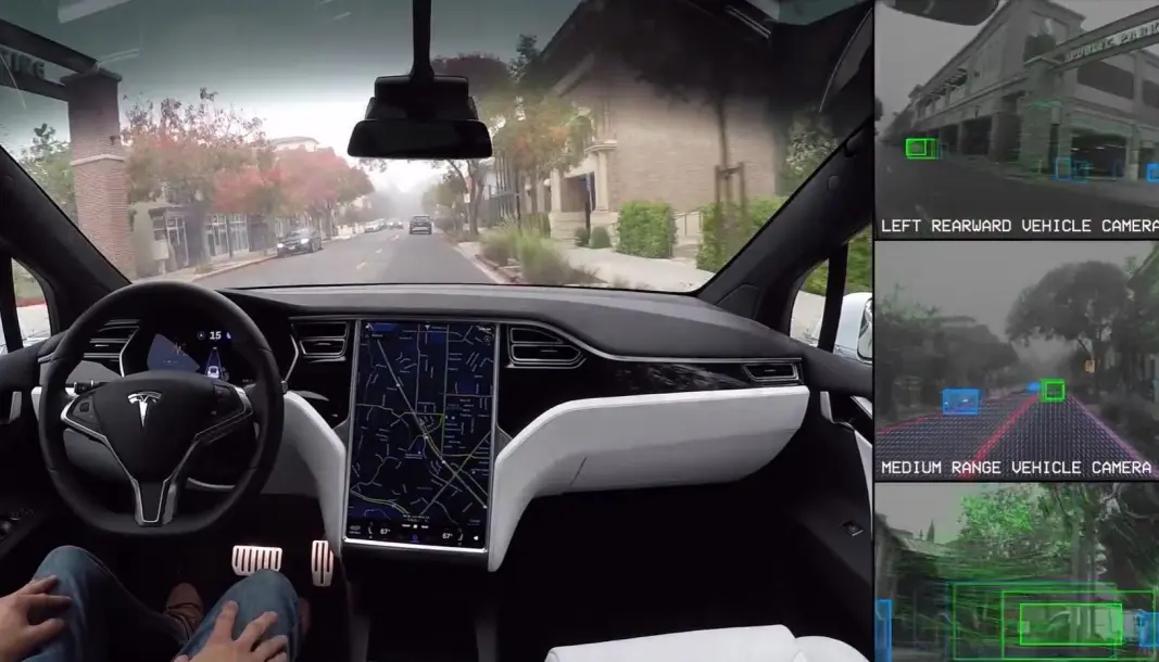 KLARTE SEG ALT I 2017: – Føreren er bare med for sikkerhets skyld, saTesla den gangen om demo-videoen som viser en Model X kjøre selv. Siden er systemet kraftig forbedret. KLARTE SEG ALT I 2017: – Føreren er bare med for sikkerhets skyld, saTesla den gangen om demo-videoen som viser en Model X kjøre selv. Siden er systemet kraftig forbedret.