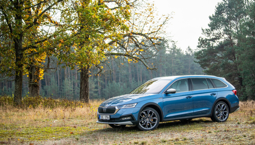 <span class=" font-weight-bold" data-lab-font_weight_desktop="font-weight-bold">HELT NY:</span> Skoda Octavia med diesel og firehjulsdrift har hatt en helt spesiell posisjon i Norge. Her er den helt nye modellen i Scout-versjonen, med litt mer bakkeklaring, skliplater og sorte hjulbuer. <span class=" font-weight-bold" data-lab-font_weight_desktop="font-weight-bold">HELT NY:</span> Skoda Octavia med diesel og firehjulsdrift har hatt en helt spesiell posisjon i Norge. Her er den helt nye modellen i Scout-versjonen, med litt mer bakkeklaring, skliplater og sorte hjulbuer.