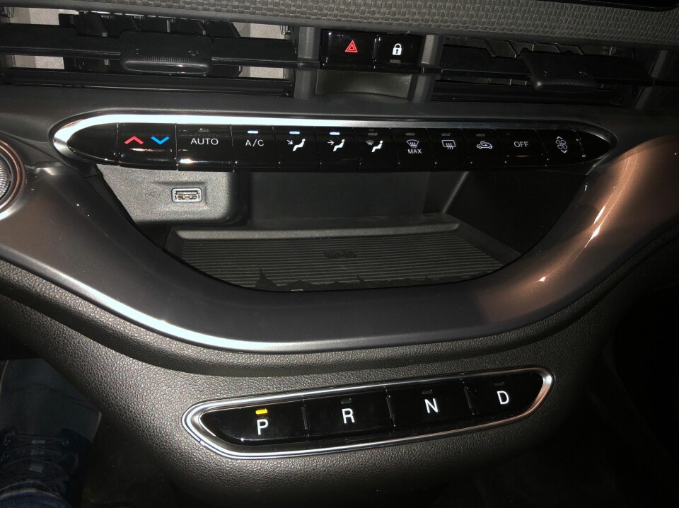 GIRET: Girvelgeren er integrert i dashboardet, og ser både elegant og lettbetjent ut.