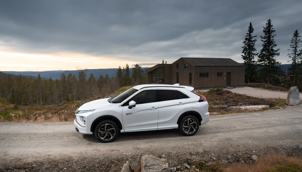 <span class=" font-weight-bold" data-lab-font_weight_desktop="font-weight-bold">ERSTATTEREN:</span> Mitsubishi Eclipse Cross skal overta rollen til legenden Outlander på det norske markedet. <span class=" font-weight-bold" data-lab-font_weight_desktop="font-weight-bold">ERSTATTEREN:</span> Mitsubishi Eclipse Cross skal overta rollen til legenden Outlander på det norske markedet.