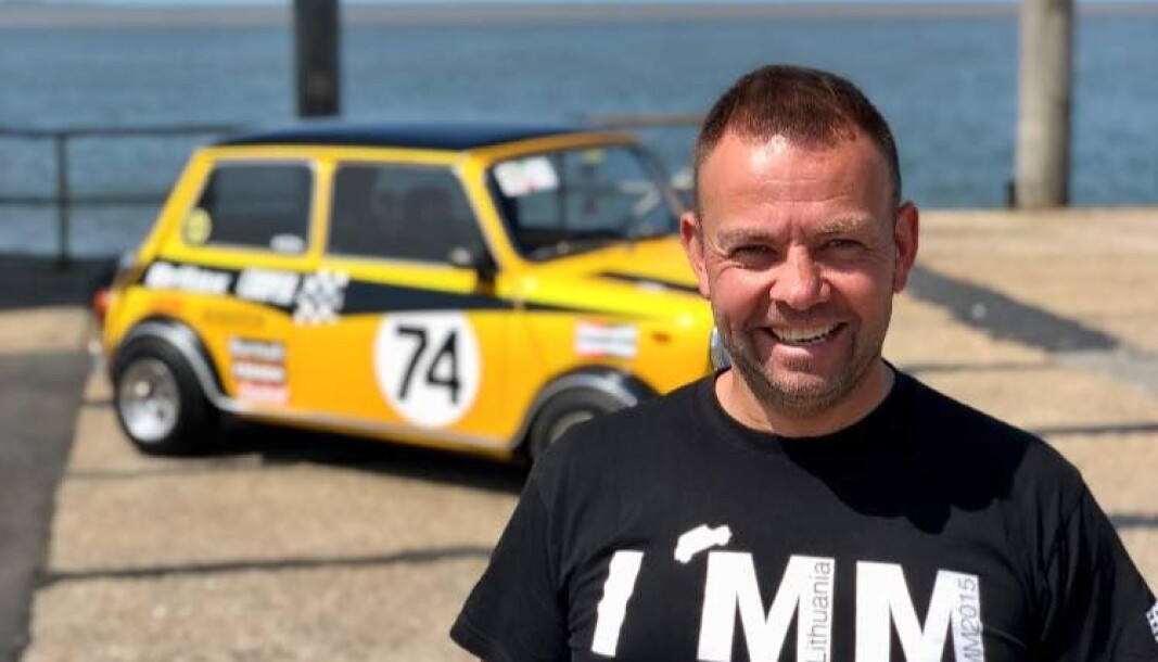 <span class="font-weight-bold" data-lab-font_weight_desktop="font-weight-bold">BRYGGEDANS:</span> Kent Torp har modifisert sin Mini ved navn «Theodor» med estetiske idealer fra historisk racing. <span class="font-weight-bold" data-lab-font_weight_desktop="font-weight-bold">BRYGGEDANS:</span> Kent Torp har modifisert sin Mini ved navn «Theodor» med estetiske idealer fra historisk racing.