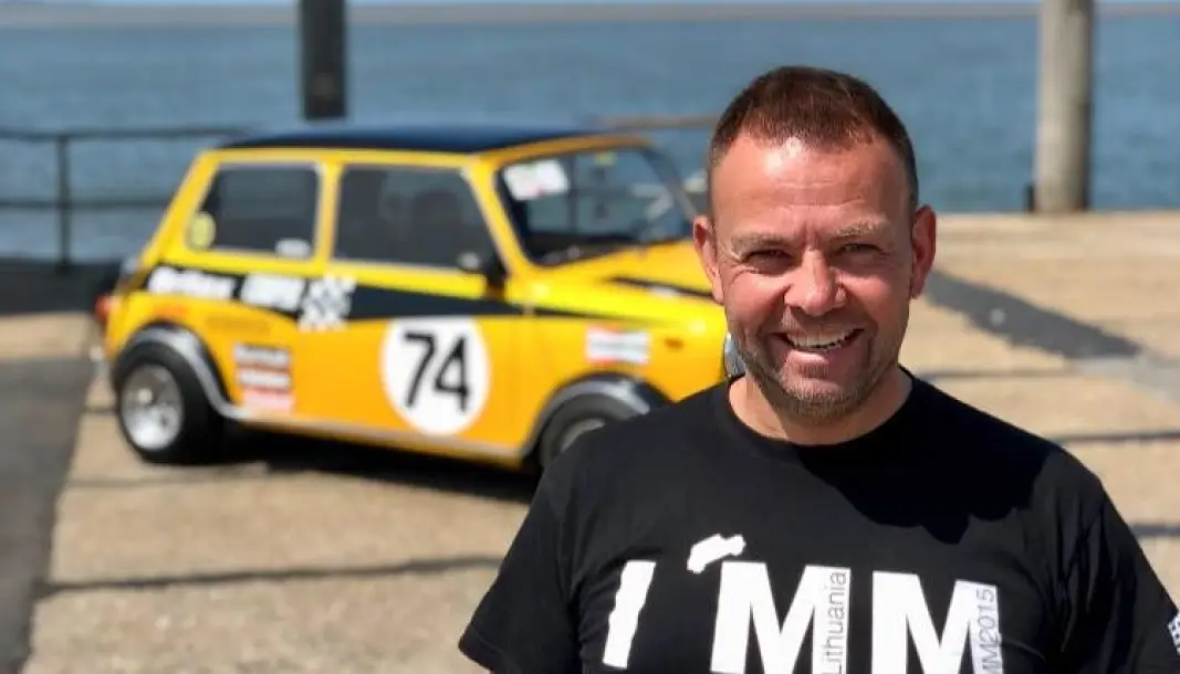 <span class="font-weight-bold" data-lab-font_weight_desktop="font-weight-bold">BRYGGEDANS:</span> Kent Torp har modifisert sin Mini ved navn «Theodor» med estetiske idealer fra historisk racing. <span class="font-weight-bold" data-lab-font_weight_desktop="font-weight-bold">BRYGGEDANS:</span> Kent Torp har modifisert sin Mini ved navn «Theodor» med estetiske idealer fra historisk racing.