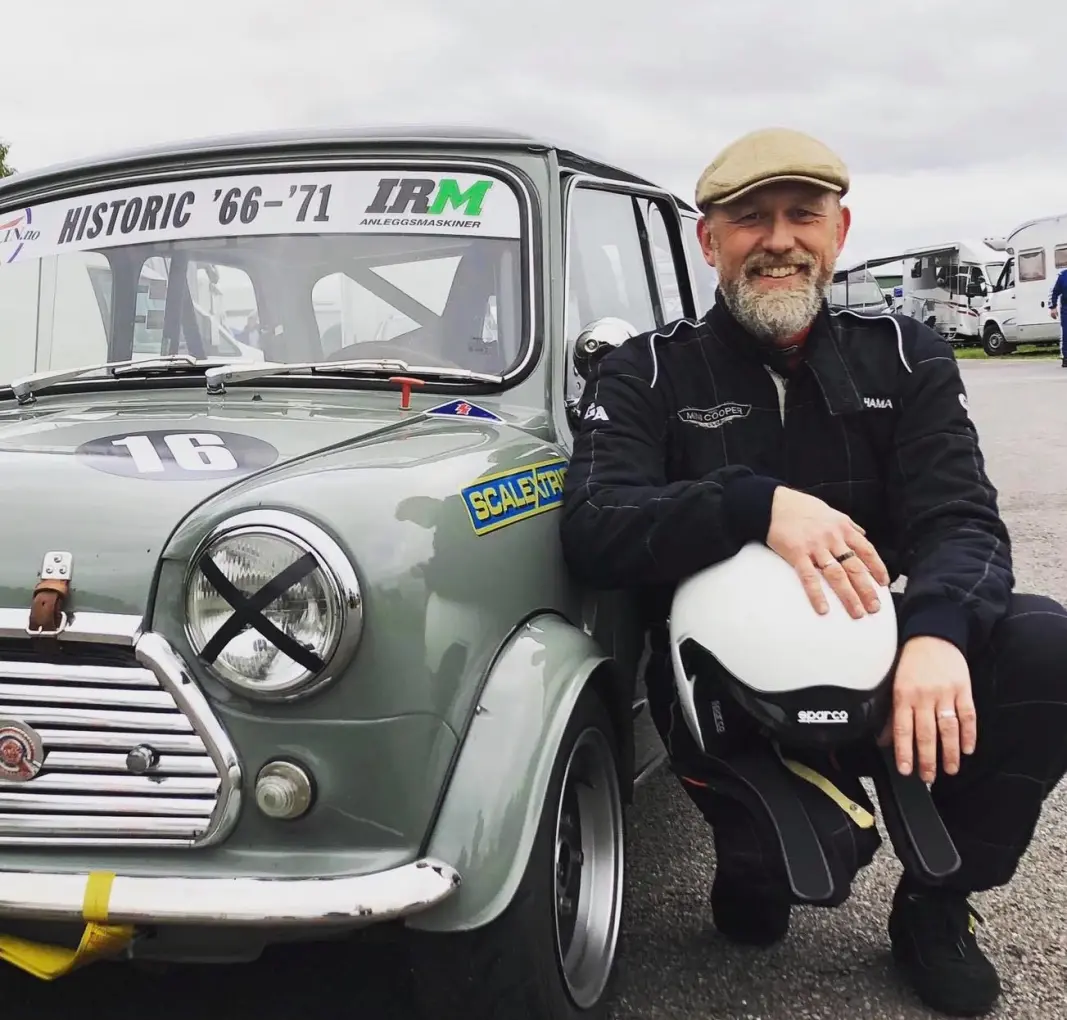 <span class="font-weight-bold" data-lab-font_weight_desktop="font-weight-bold">SELVE NAVET: </span>Tore Hjellset, eier av Auto Classic og Togbutikken i Sem i Vestfold, regnes som et av navene i det norske miljøet for Mini-entusiaster. <span class="font-weight-bold" data-lab-font_weight_desktop="font-weight-bold">SELVE NAVET: </span>Tore Hjellset, eier av Auto Classic og Togbutikken i Sem i Vestfold, regnes som et av navene i det norske miljøet for Mini-entusiaster.