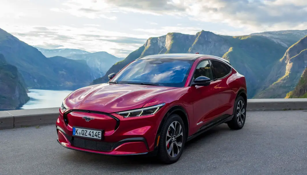 FOR(D)VIKLINGER: Ford hevder nå at en programvareoppdatering av Mustang Mach-E skal hindre flere havarier. FOR(D)VIKLINGER: Ford hevder nå at en programvareoppdatering av Mustang Mach-E skal hindre flere havarier.