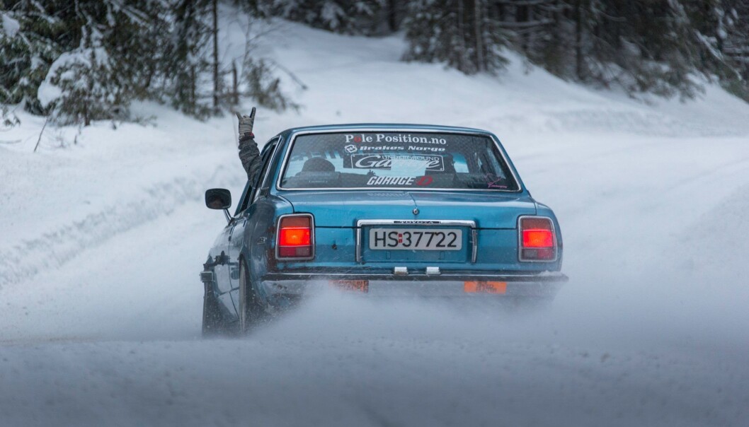 <span class="font-weight-bold" data-lab-font_weight_desktop="font-weight-bold">LØYPE:</span> Den omlag 40 år gamle familiebilen Toyota Cressida er spritet opp med drivverk fra Supra, takket være eier Fredrik Sørlie. <span class="font-weight-bold" data-lab-font_weight_desktop="font-weight-bold">LØYPE:</span> Den omlag 40 år gamle familiebilen Toyota Cressida er spritet opp med drivverk fra Supra, takket være eier Fredrik Sørlie.