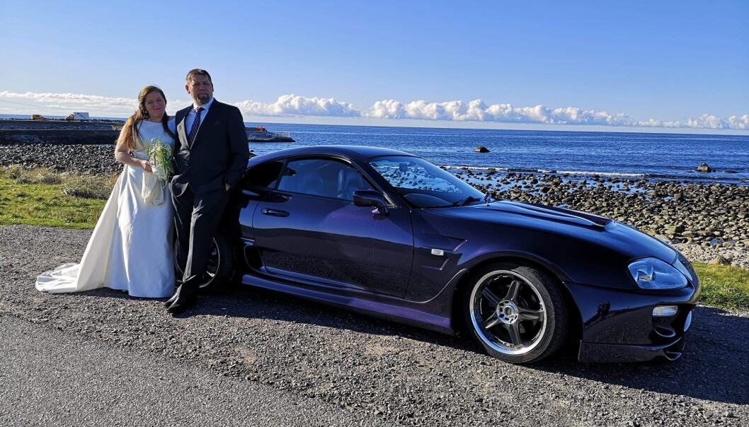 <span class="font-weight-bold" data-lab-font_weight_desktop="font-weight-bold">SUPERDAG: </span>Toyota Supra var selvskreven da eier Stian og Magnhild giftet seg i naturskjønne omgivelser i Rogaland. <span class="font-weight-bold" data-lab-font_weight_desktop="font-weight-bold">SUPERDAG: </span>Toyota Supra var selvskreven da eier Stian og Magnhild giftet seg i naturskjønne omgivelser i Rogaland.
