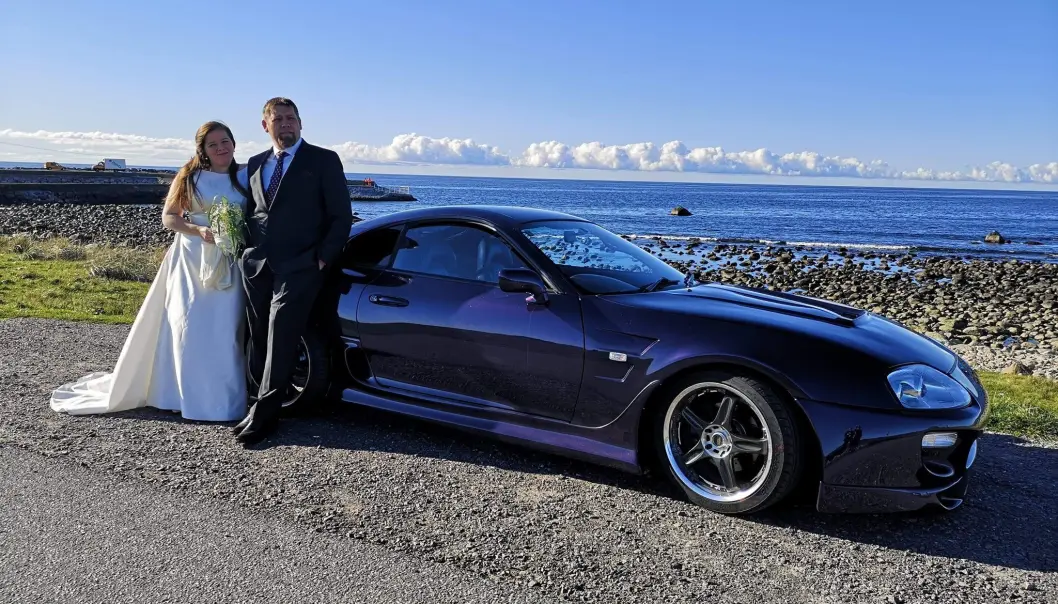 <span class="font-weight-bold" data-lab-font_weight_desktop="font-weight-bold">SUPERDAG: </span>Toyota Supra var selvskreven da eier Stian og Magnhild giftet seg i naturskjønne omgivelser i Rogaland. <span class="font-weight-bold" data-lab-font_weight_desktop="font-weight-bold">SUPERDAG: </span>Toyota Supra var selvskreven da eier Stian og Magnhild giftet seg i naturskjønne omgivelser i Rogaland.