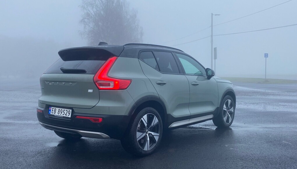 <span class=" font-weight-bold" data-lab-font_weight_desktop="font-weight-bold">ELEGANT:</span> Vi liker utseendet til XC40, og med litt pyntedekor blir det ekstra elegant. <span class=" font-weight-bold" data-lab-font_weight_desktop="font-weight-bold">ELEGANT:</span> Vi liker utseendet til XC40, og med litt pyntedekor blir det ekstra elegant.