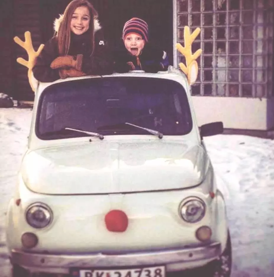 RØD NESE: Kjersti Moan ba barna stille til fotografering da hun fikk ideen til en bensinversjon av reinsdyret Rudolf.