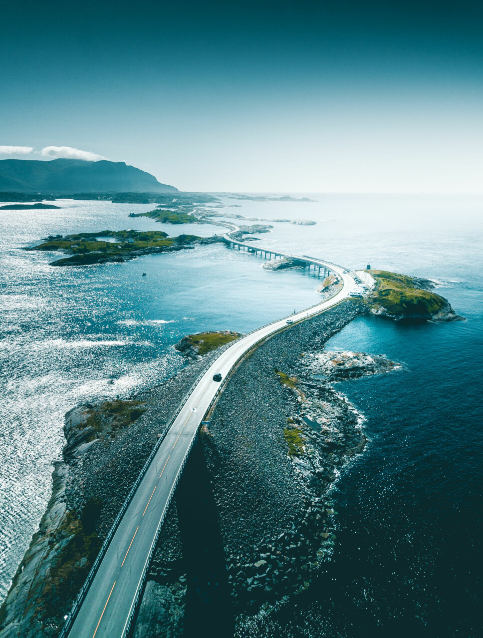FAVORITT: Atlanterhavsvegen er en norsk favoritt hos den tyske landskapsfotografen Daniel Reuber. Han ønsker seg tilbake for å fotografere den i røft vær.