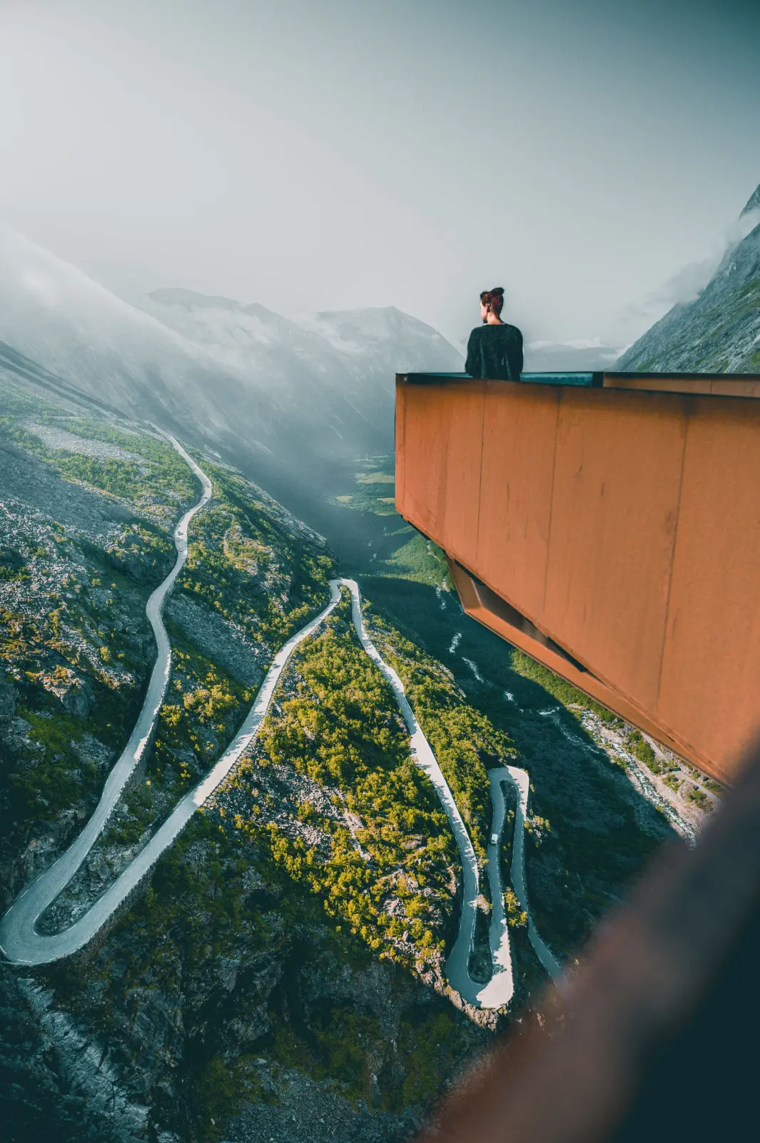 <span class="font-weight-bold" data-lab-font_weight_desktop="font-weight-bold">VENTETID:</span> Trollstigen er spesiell. Og er i dag bygget ut som en attraksjon i seg selv, med parkering, toaletter og suvenirbutikk. Hele opplevelsen var litt overraskende for gjestene fra Tyskland. Køen for å ta bilder var 40 minutter lang. <span class="font-weight-bold" data-lab-font_weight_desktop="font-weight-bold">VENTETID:</span> Trollstigen er spesiell. Og er i dag bygget ut som en attraksjon i seg selv, med parkering, toaletter og suvenirbutikk. Hele opplevelsen var litt overraskende for gjestene fra Tyskland. Køen for å ta bilder var 40 minutter lang.