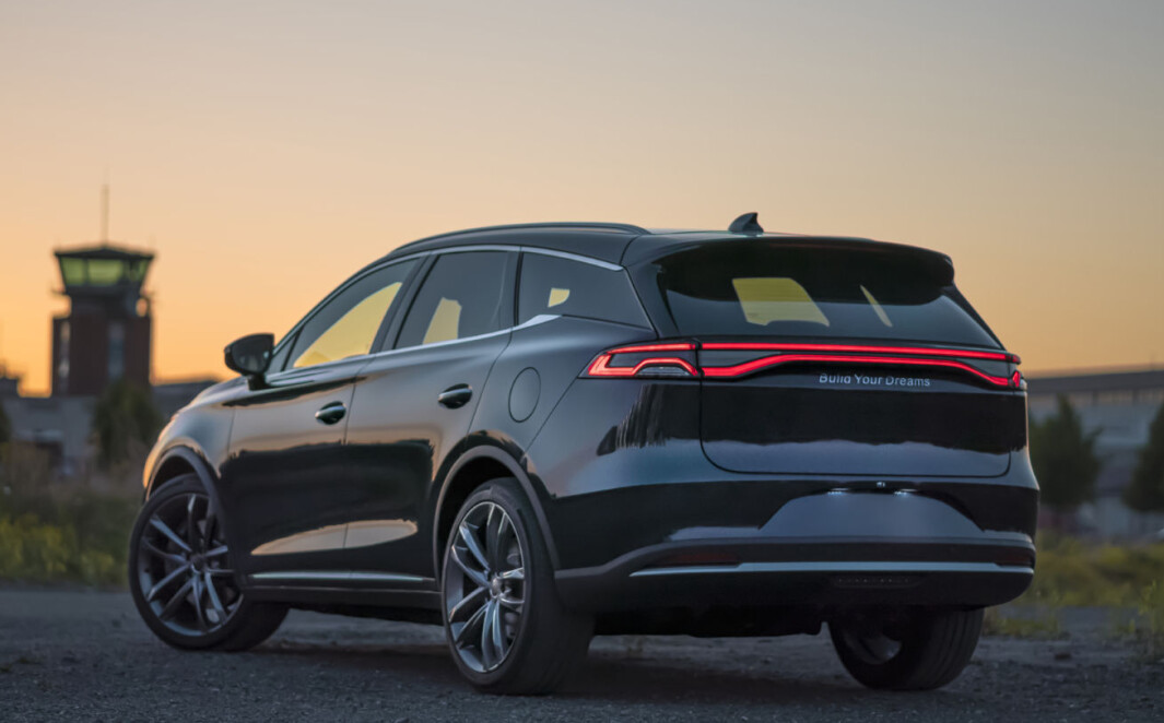 <span class=" font-weight-bold" data-lab-font_weight_desktop="font-weight-bold">STOR: </span>Dimensjonene er nesten identiske med Audi e-tron. Men BYD har satt av plass til to ekstra seter i bagasjerommet. <span class=" font-weight-bold" data-lab-font_weight_desktop="font-weight-bold">STOR: </span>Dimensjonene er nesten identiske med Audi e-tron. Men BYD har satt av plass til to ekstra seter i bagasjerommet.