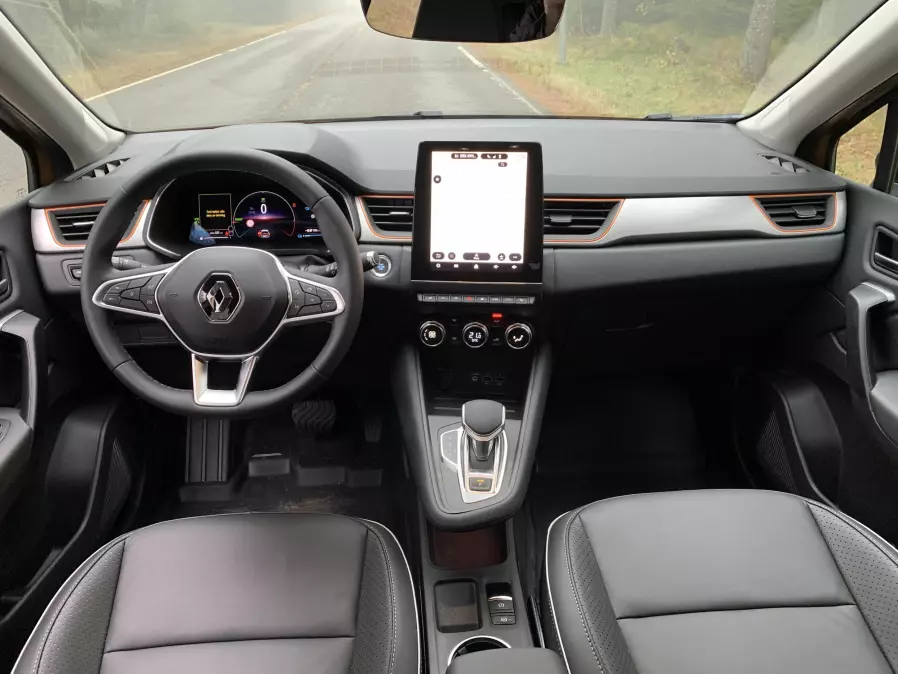 HØYVERDIG:   Renault har satset på kvalitetsfølelse i interiøret. Digitalt instrumentpanel og stor multimediaskjerm bringer også tankene mot større og mer kostbare biler. Foto: KNUT MOBERG