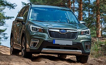 <span class="font-weight-bold" data-lab-font_weight_desktop="font-weight-bold">HUMPETITTEN:</span> Fronten på Subaru Forester er et velkjent tryne på norske veier – og kjerreveier. <span class="font-weight-bold" data-lab-font_weight_desktop="font-weight-bold">HUMPETITTEN:</span> Fronten på Subaru Forester er et velkjent tryne på norske veier – og kjerreveier.
