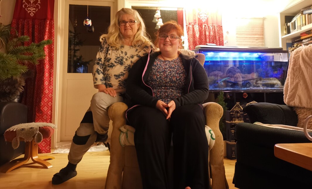 <span class="font-weight-bold" data-lab-font_weight_desktop="font-weight-bold">SUBARU-STUE: </span>Tone Wenche Johansen og datteren Siril Edvarda Johansen på Helgelandskysten har hatt Subaru i blodet – og familien – siden 1986. <span class="font-weight-bold" data-lab-font_weight_desktop="font-weight-bold">SUBARU-STUE: </span>Tone Wenche Johansen og datteren Siril Edvarda Johansen på Helgelandskysten har hatt Subaru i blodet – og familien – siden 1986.