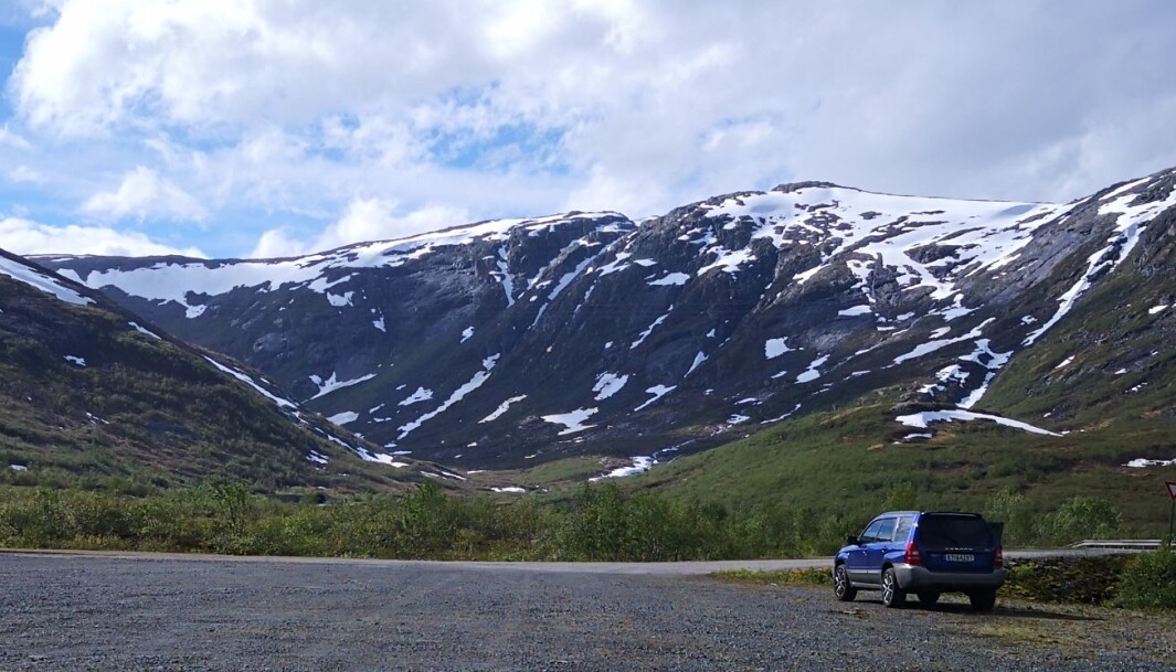 <span class="font-weight-bold" data-lab-font_weight_desktop="font-weight-bold">ALDRI ALENE:</span> Den mektige naturen på Helgeland får et hvert åk til å virke knøtt, men Subaru Forester kommer seg i hvert fall fram. <span class="font-weight-bold" data-lab-font_weight_desktop="font-weight-bold">ALDRI ALENE:</span> Den mektige naturen på Helgeland får et hvert åk til å virke knøtt, men Subaru Forester kommer seg i hvert fall fram.