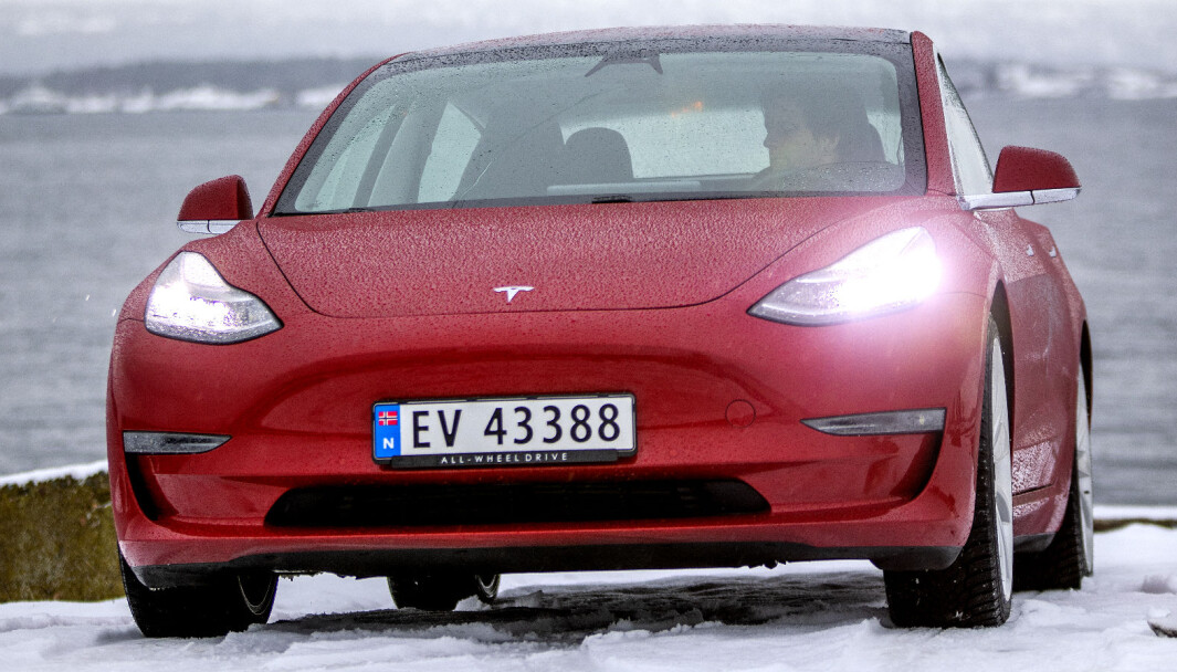 EN HÅRSBREDD FORAN: Tesla Model 3 klarte på årets siste dag å passere VW ID.3 på registreringsstatistikken og ta sølvmedaljen for 2020 EN HÅRSBREDD FORAN: Tesla Model 3 klarte på årets siste dag å passere VW ID.3 på registreringsstatistikken og ta sølvmedaljen for 2020