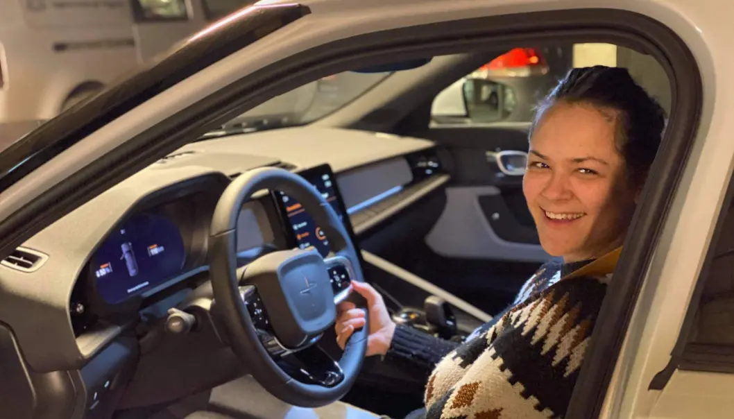 <span class="font-weight-bold" data-lab-font_weight_desktop="font-weight-bold">SMIL ETTER SMIL: </span>Steffany Solvang hilser på alle andre Polestar-eiere i trafikken, og får mange smil tilbake. <span class="font-weight-bold" data-lab-font_weight_desktop="font-weight-bold">SMIL ETTER SMIL: </span>Steffany Solvang hilser på alle andre Polestar-eiere i trafikken, og får mange smil tilbake.