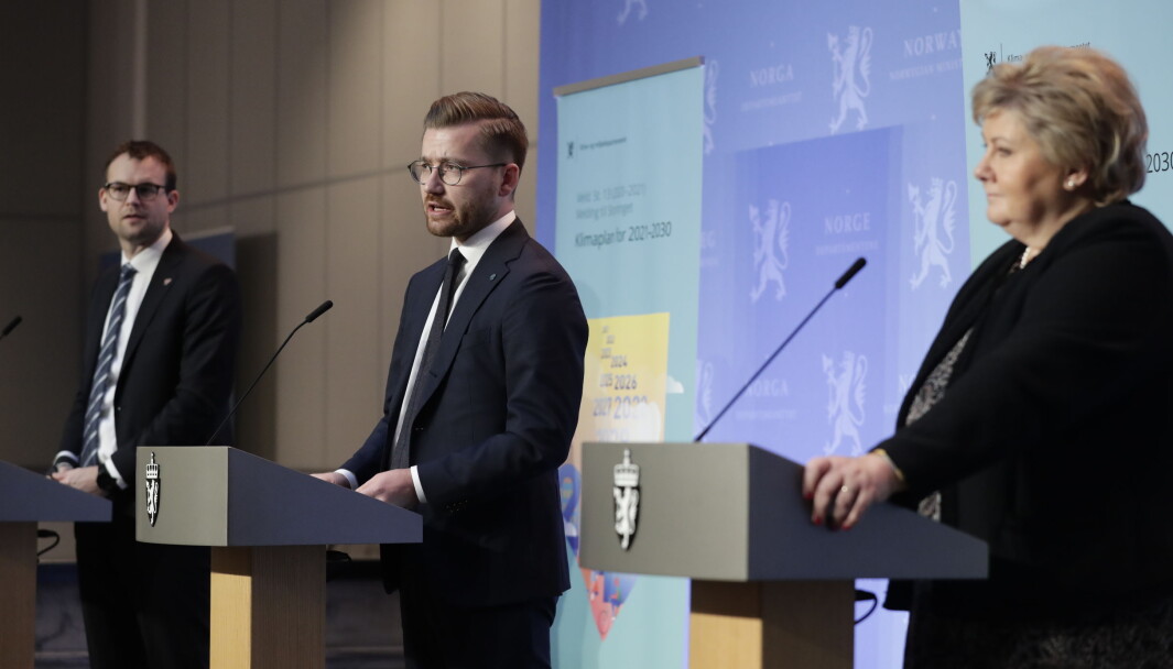 NY MELDING: Klima- og miljøminister Sveinung Rotevatn flankert av statsminister Erna Solberg og KrF-leder Kjell Ingolf Ropstad under fremleggelsen av Klimaplan for 2021-2030. NY MELDING: Klima- og miljøminister Sveinung Rotevatn flankert av statsminister Erna Solberg og KrF-leder Kjell Ingolf Ropstad under fremleggelsen av Klimaplan for 2021-2030.