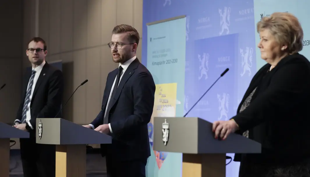 NY MELDING: Klima- og miljøminister Sveinung Rotevatn flankert av statsminister Erna Solberg og KrF-leder Kjell Ingolf Ropstad under fremleggelsen av Klimaplan for 2021-2030. NY MELDING: Klima- og miljøminister Sveinung Rotevatn flankert av statsminister Erna Solberg og KrF-leder Kjell Ingolf Ropstad under fremleggelsen av Klimaplan for 2021-2030.
