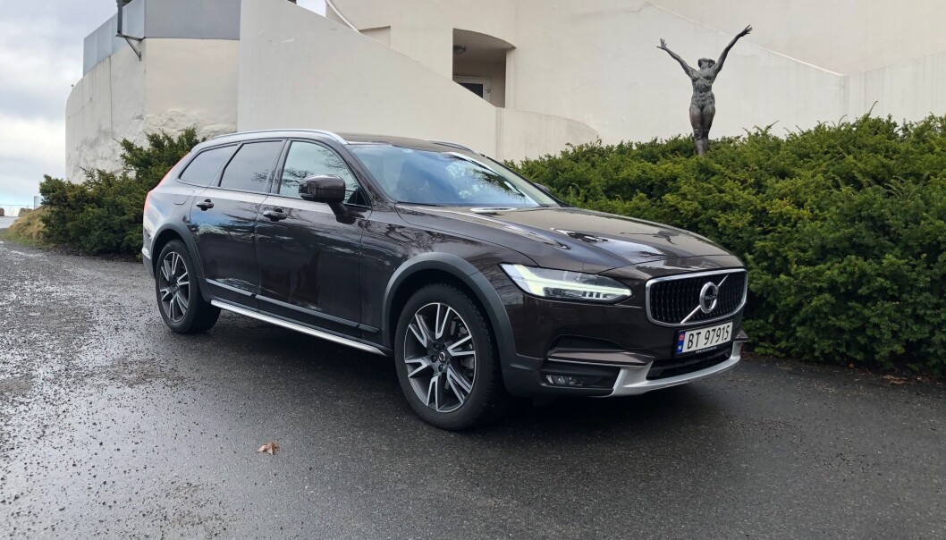 <span class=" font-weight-bold" data-lab-font_weight_desktop="font-weight-bold">FAVORITTEN</span>: Volvo V90 med litt terrengeffekter og bedre bakkeklaring, har tilnavnet Cross Country. Kanskje den beste bilen Volvo har laget. <span class=" font-weight-bold" data-lab-font_weight_desktop="font-weight-bold">FAVORITTEN</span>: Volvo V90 med litt terrengeffekter og bedre bakkeklaring, har tilnavnet Cross Country. Kanskje den beste bilen Volvo har laget.
