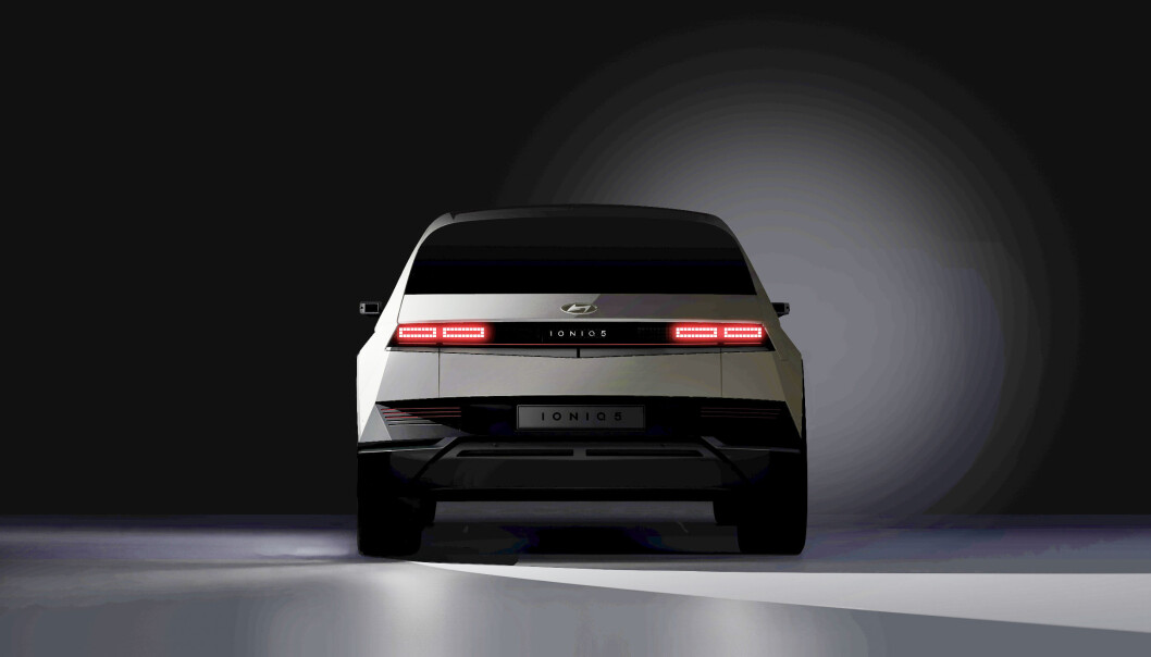 <span class="font-weight-bold" data-lab-font_weight_desktop="font-weight-bold">SJEKK DEN HEKKEN:</span> Det er ikke mange likhetstrekk med den IONIQ-modellen som Hyundai har hatt rullende i noen år. Nå kommer en ny serie elbiler som har får navnet IONIQ – med 5 som den første. <span class="font-weight-bold" data-lab-font_weight_desktop="font-weight-bold">SJEKK DEN HEKKEN:</span> Det er ikke mange likhetstrekk med den IONIQ-modellen som Hyundai har hatt rullende i noen år. Nå kommer en ny serie elbiler som har får navnet IONIQ – med 5 som den første.