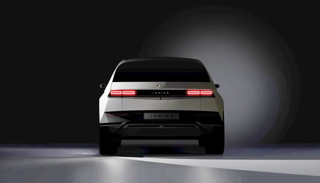 <span class="font-weight-bold" data-lab-font_weight_desktop="font-weight-bold">SJEKK DEN HEKKEN:</span> Det er ikke mange likhetstrekk med den IONIQ-modellen som Hyundai har hatt rullende i noen år. Nå kommer en ny serie elbiler som har får navnet IONIQ – med 5 som den første. <span class="font-weight-bold" data-lab-font_weight_desktop="font-weight-bold">SJEKK DEN HEKKEN:</span> Det er ikke mange likhetstrekk med den IONIQ-modellen som Hyundai har hatt rullende i noen år. Nå kommer en ny serie elbiler som har får navnet IONIQ – med 5 som den første.