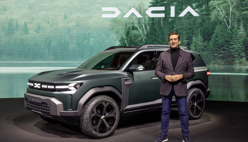 <span class="font-weight-bold" data-lab-font_weight_desktop="font-weight-bold">SUV-KONSEPT: </span>Dacia Bigster ble presentert av designeren Alejandro Mesonero-Romanos. <span class="font-weight-bold" data-lab-font_weight_desktop="font-weight-bold">SUV-KONSEPT: </span>Dacia Bigster ble presentert av designeren Alejandro Mesonero-Romanos.