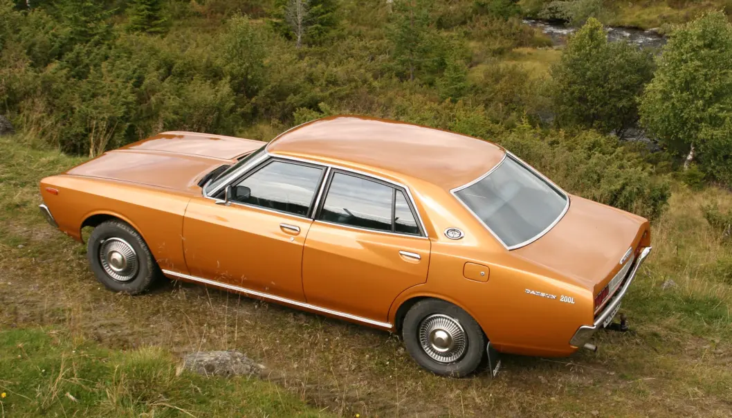 <span class="font-weight-bold" data-lab-font_weight_desktop="font-weight-bold">GARASJEGULL:</span> Kjetil Rannstad synes Datsun 200L er et gildt skue fra absolutt alle vinkler – og blir knapt lei kjøreturer med fotografering. <span class="font-weight-bold" data-lab-font_weight_desktop="font-weight-bold">GARASJEGULL:</span> Kjetil Rannstad synes Datsun 200L er et gildt skue fra absolutt alle vinkler – og blir knapt lei kjøreturer med fotografering.