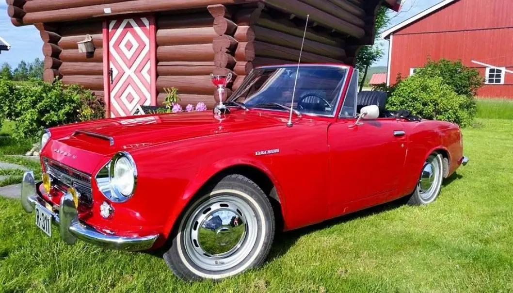 <span class="font-weight-bold" data-lab-font_weight_desktop="font-weight-bold">STABBUR-SNADDER: </span>Hans Petter Skulstad har en ofte premiert vinner i sin Datsun Fairlady 2000 fra 1969. <span class="font-weight-bold" data-lab-font_weight_desktop="font-weight-bold">STABBUR-SNADDER: </span>Hans Petter Skulstad har en ofte premiert vinner i sin Datsun Fairlady 2000 fra 1969.