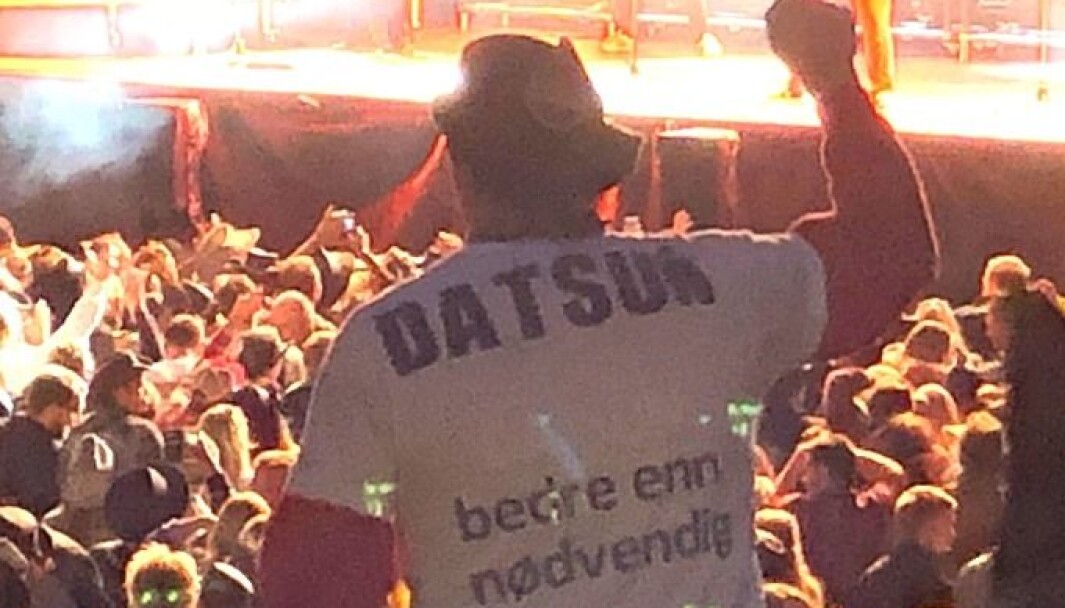 <span class="font-weight-bold" data-lab-font_weight_desktop="font-weight-bold">UTSTRÅLING: </span>Kjetil Rannstad går nødig på konsert uten den hjemmelagde t-skjorta med påskriften «Datsun – bedre enn nødvendig». <span class="font-weight-bold" data-lab-font_weight_desktop="font-weight-bold">UTSTRÅLING: </span>Kjetil Rannstad går nødig på konsert uten den hjemmelagde t-skjorta med påskriften «Datsun – bedre enn nødvendig».