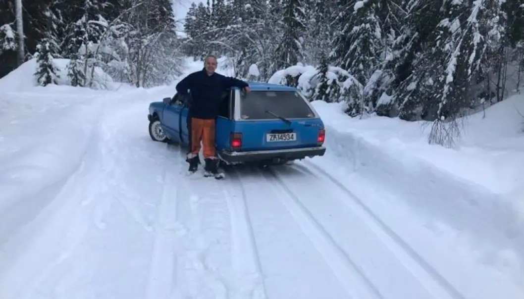 <span class="font-weight-bold" data-lab-font_weight_desktop="font-weight-bold">KVELDSKOS:</span> Arild Hagen Olsen mener Datsun Bluebird holder seg langt bedre enn nye biler, og beviset hans er at han fortsatt raser rundt i det han kaller «dieselpressa». <span class="font-weight-bold" data-lab-font_weight_desktop="font-weight-bold">KVELDSKOS:</span> Arild Hagen Olsen mener Datsun Bluebird holder seg langt bedre enn nye biler, og beviset hans er at han fortsatt raser rundt i det han kaller «dieselpressa».