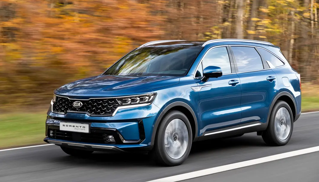 PÅ NORSKE VEIER: Ladehybriden Kia Sorento får en startpris hårfint under 600.000. PÅ NORSKE VEIER: Ladehybriden Kia Sorento får en startpris hårfint under 600.000.