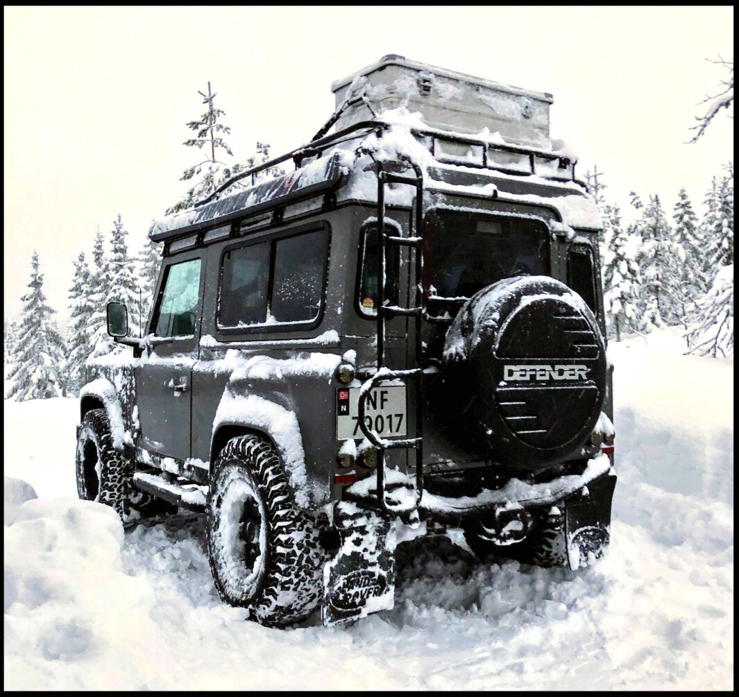 <span class="font-weight-bold" data-lab-font_weight_desktop="font-weight-bold">PLOGFØRE: </span>Guy Haddeland reiser nesten aldri av gårde i Land Rover uten røslig tilbehør, som kasser på taket, campingvogn eller sykkelstativ. <span class="font-weight-bold" data-lab-font_weight_desktop="font-weight-bold">PLOGFØRE: </span>Guy Haddeland reiser nesten aldri av gårde i Land Rover uten røslig tilbehør, som kasser på taket, campingvogn eller sykkelstativ.