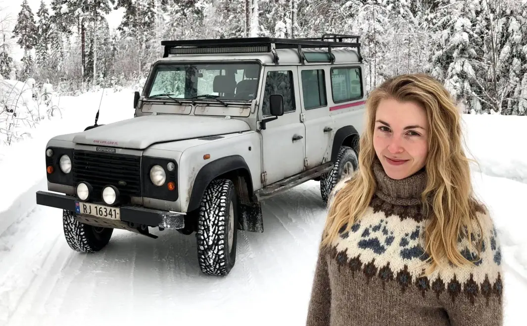 NORSK-BRITISK UNION: – Mer erkebritisk blir det vel ikke, sier Stine Karlsen om sin Defender – som er perfekt for en norsk vinter. NORSK-BRITISK UNION: – Mer erkebritisk blir det vel ikke, sier Stine Karlsen om sin Defender – som er perfekt for en norsk vinter.