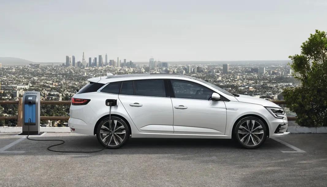 ØKER UTVALGET: Det blir stadig flere ladbare stasjonsvogner å velge mellom - her Renault Mégane Sport Tourer Plug-in hybrid. ØKER UTVALGET: Det blir stadig flere ladbare stasjonsvogner å velge mellom - her Renault Mégane Sport Tourer Plug-in hybrid.