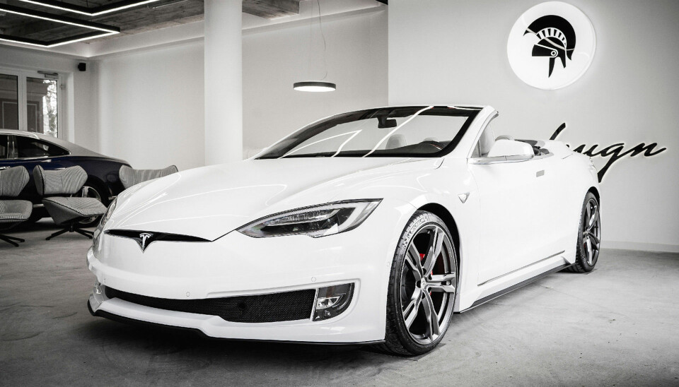 KAPPET TAKET: Designselskapet Ares står bak denne åpenbaringen av en Model S.