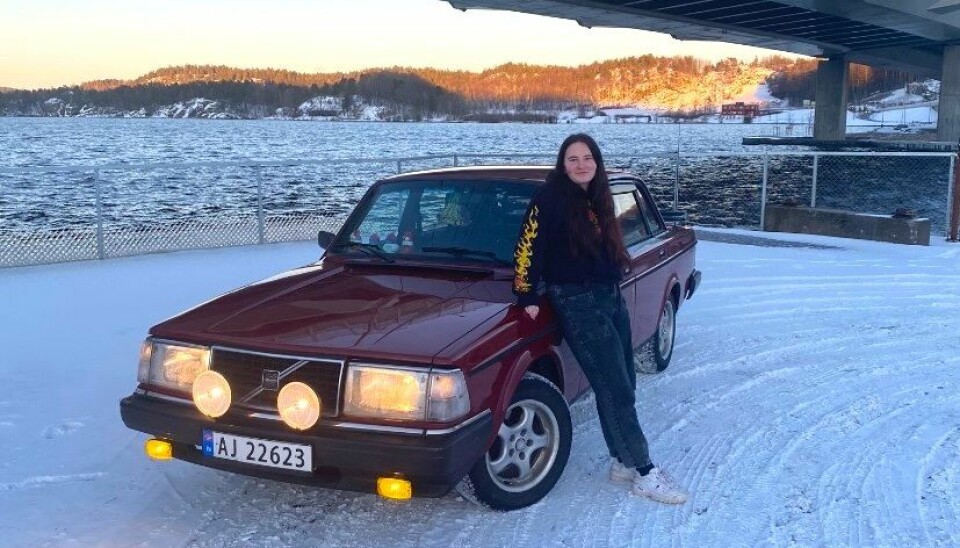 BROBYGGER: Josefine Malene Polland mener at en enkel Volvo kan rydde opp i meningsløse misforståelser om at jenter ikke «kan» bil.