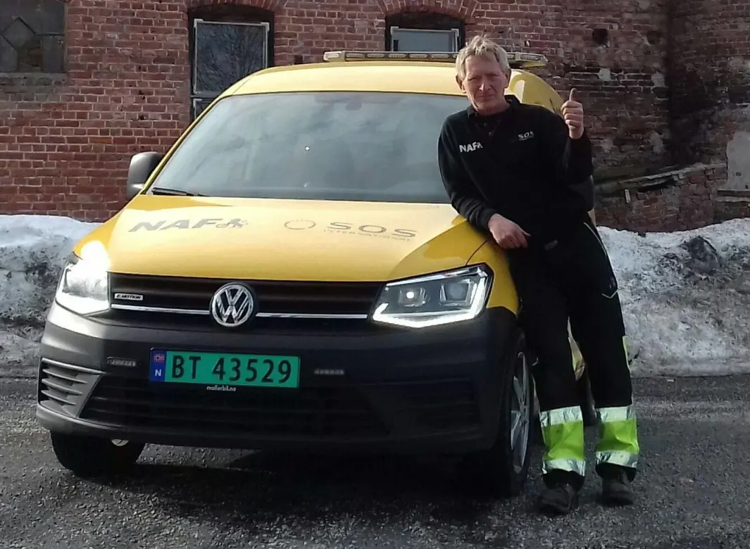 <span class="font-weight-bold" data-lab-font_weight_desktop="font-weight-bold">NAF-VOLVOEN:</span> Egil Jakobsen i Asker savner sin gamle NAF-veipatruljebil Volvo 240 – når han nå har VW Caddy som arbeidsplass. <span class="font-weight-bold" data-lab-font_weight_desktop="font-weight-bold">NAF-VOLVOEN:</span> Egil Jakobsen i Asker savner sin gamle NAF-veipatruljebil Volvo 240 – når han nå har VW Caddy som arbeidsplass.