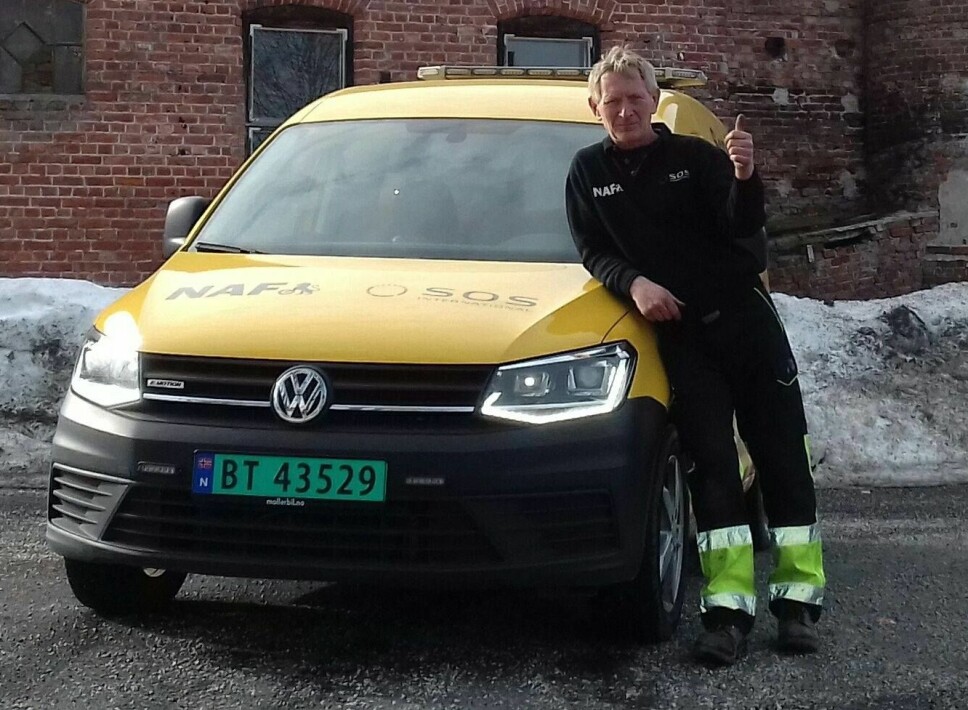 NAF-VOLVOEN: Egil Jakobsen i Asker savner sin gamle NAF-veipatruljebil Volvo 240 – når han nå har VW Caddy som arbeidsplass.