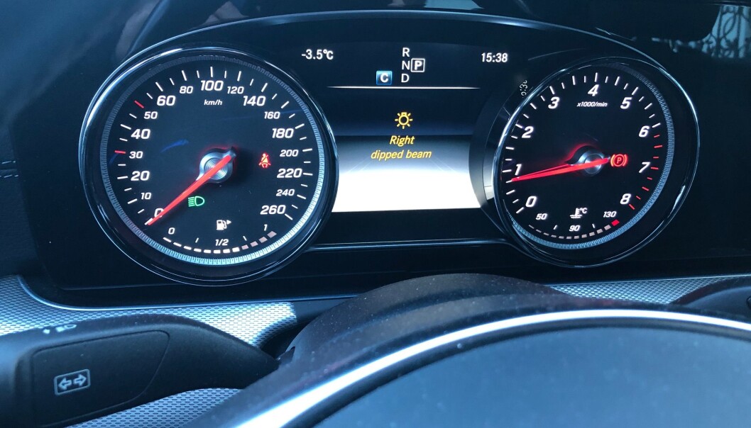 <span class=" font-weight-bold" data-lab-font_weight_desktop="font-weight-bold">FEILMELDINGER: </span>Etter at problemene med dugg og fukt startet igjen, dukker det stadig opp feilmeldinger rundt lysfunksjonen. <span class=" font-weight-bold" data-lab-font_weight_desktop="font-weight-bold">FEILMELDINGER: </span>Etter at problemene med dugg og fukt startet igjen, dukker det stadig opp feilmeldinger rundt lysfunksjonen.