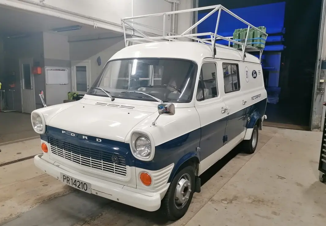 <span class="font-weight-bold" data-lab-font_weight_desktop="font-weight-bold">RETT I KASSA: </span>Ford-entusiasten Petter von Zernichow Olsen tror stadig flere vil oppdage fordelene med kasseformede kjøretøy. Her er hans Ford Transit, som strengt tatt er en størrelse opp i forhold til vanlige, lette varebiler. <span class="font-weight-bold" data-lab-font_weight_desktop="font-weight-bold">RETT I KASSA: </span>Ford-entusiasten Petter von Zernichow Olsen tror stadig flere vil oppdage fordelene med kasseformede kjøretøy. Her er hans Ford Transit, som strengt tatt er en størrelse opp i forhold til vanlige, lette varebiler.