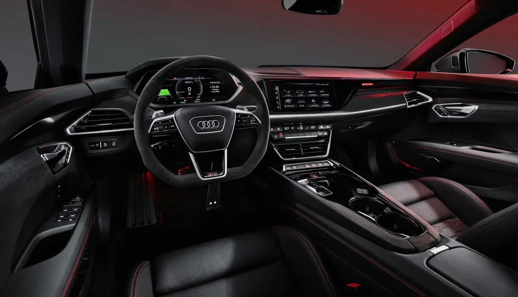 <span class=" font-weight-bold" data-lab-font_weight_desktop="font-weight-bold">KLASSISK:</span> Interiørmessig vil en Audi-eier kjenne seg fort igjen, selv om sittestilingen er lavere enn de fleste er vant til. <span class=" font-weight-bold" data-lab-font_weight_desktop="font-weight-bold">KLASSISK:</span> Interiørmessig vil en Audi-eier kjenne seg fort igjen, selv om sittestilingen er lavere enn de fleste er vant til.