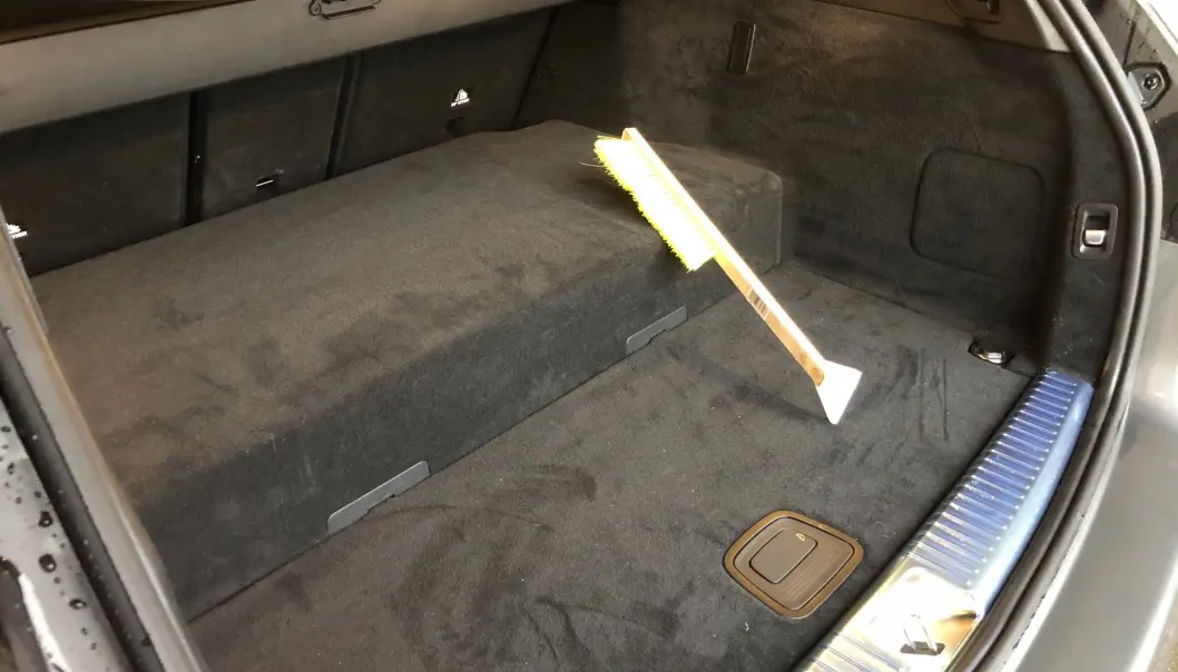 <span class=" font-weight-bold" data-lab-font_weight_desktop="font-weight-bold">VRIENT: </span>Mercedes har hittil ikke klart å stable ladehybridteknologi og firehjulsdrift på en måte som er et såkalt premiummerke verdig. Forhåpentligvis får nye C-klasse en bedre løsning enn dette. <span class=" font-weight-bold" data-lab-font_weight_desktop="font-weight-bold">VRIENT: </span>Mercedes har hittil ikke klart å stable ladehybridteknologi og firehjulsdrift på en måte som er et såkalt premiummerke verdig. Forhåpentligvis får nye C-klasse en bedre løsning enn dette.