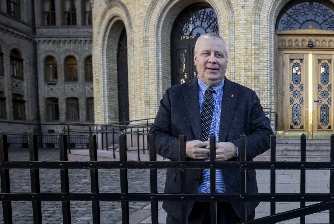 VINGEKLIPPET: Frp-representanten Bård Hoksrud kritiserer samferdselsminister Jon-Ivar Nygårds nøling med å gjennomføre Stortingets vedtak. VINGEKLIPPET: Frp-representanten Bård Hoksrud kritiserer samferdselsminister Jon-Ivar Nygårds nøling med å gjennomføre Stortingets vedtak.