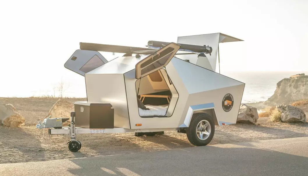 LETTVEKTER: Denne lille campingvognen veier bare 345 kilo, det betyr at det kan bli aktuell for mindre elbiler.
