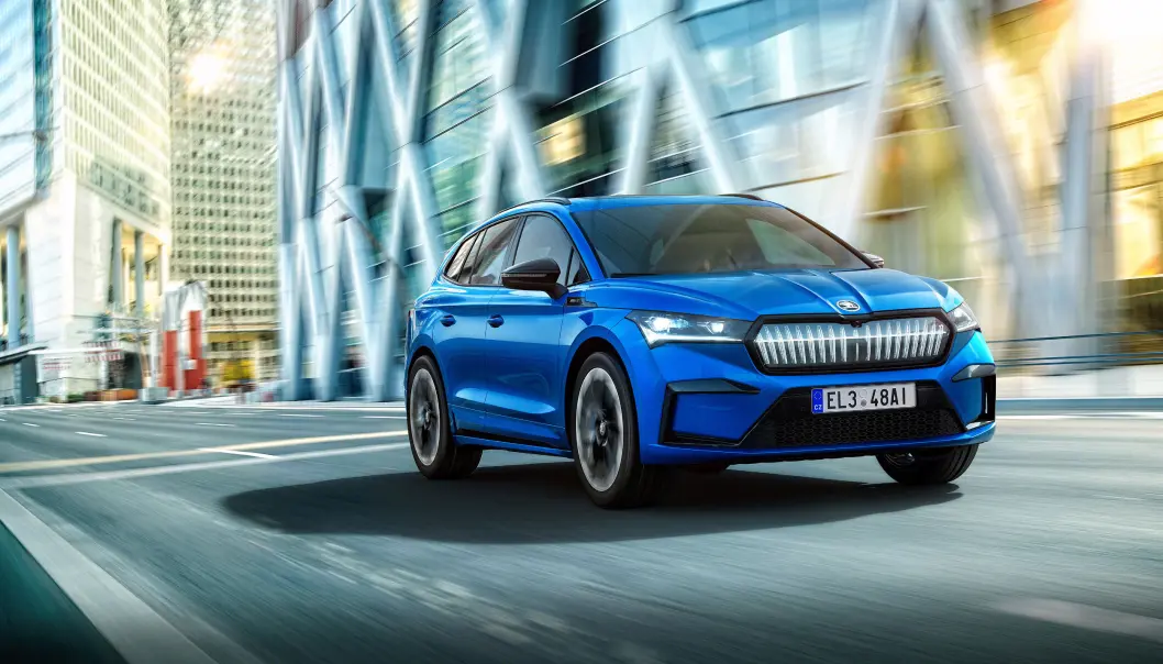 SPORTY: Enyaq som «Sportline» - litt lavere og med svarte detaljer. SPORTY: Enyaq som «Sportline» - litt lavere og med svarte detaljer.