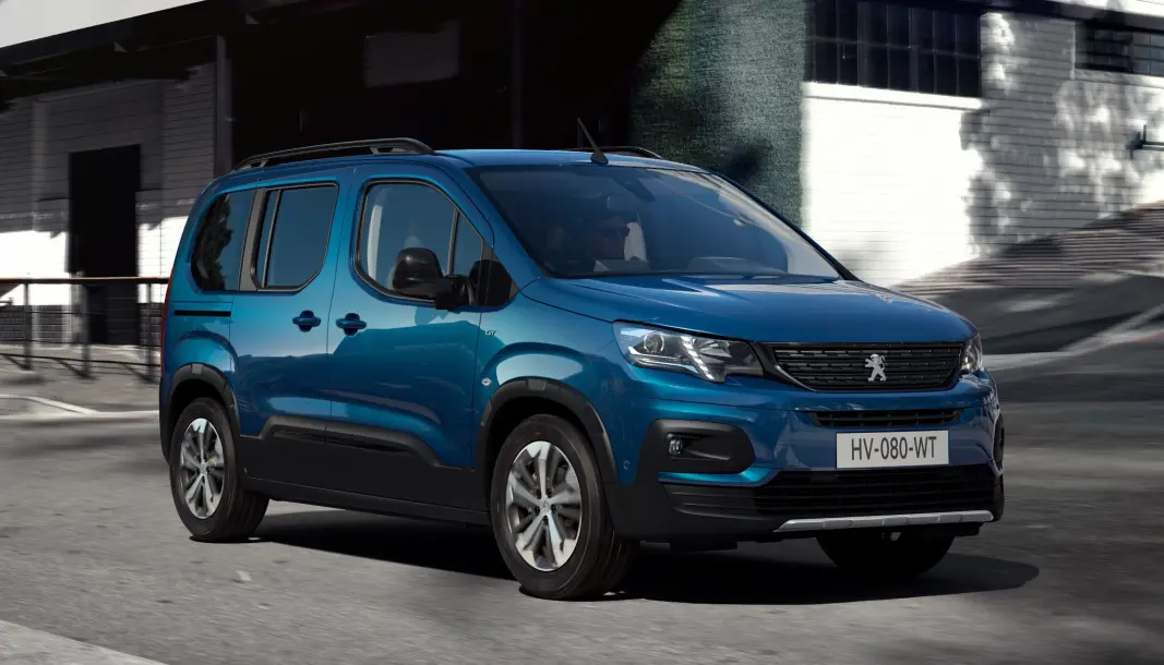 EL-ROMSKIP: Mellomstor flerbruksbil med plass til syv og mye bagasje, slik fremstår Peugeot e-Rifter. EL-ROMSKIP: Mellomstor flerbruksbil med plass til syv og mye bagasje, slik fremstår Peugeot e-Rifter.